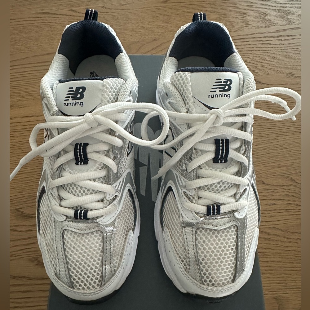 New balance 530 men’s 5.5/women’s 7